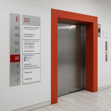 komplettausstattung-mit-infoschilder_3