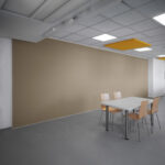 Vollflächige Akustik-Wandbespannung im Konferenzraum zur Schallabsorption