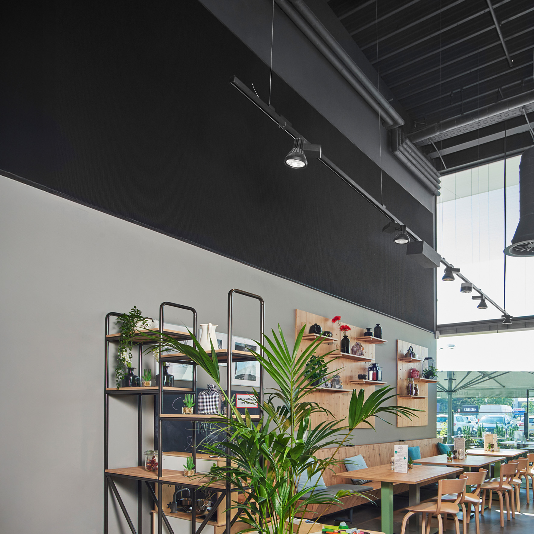 Fugenlose Akustik-Wandlösung in schwarz