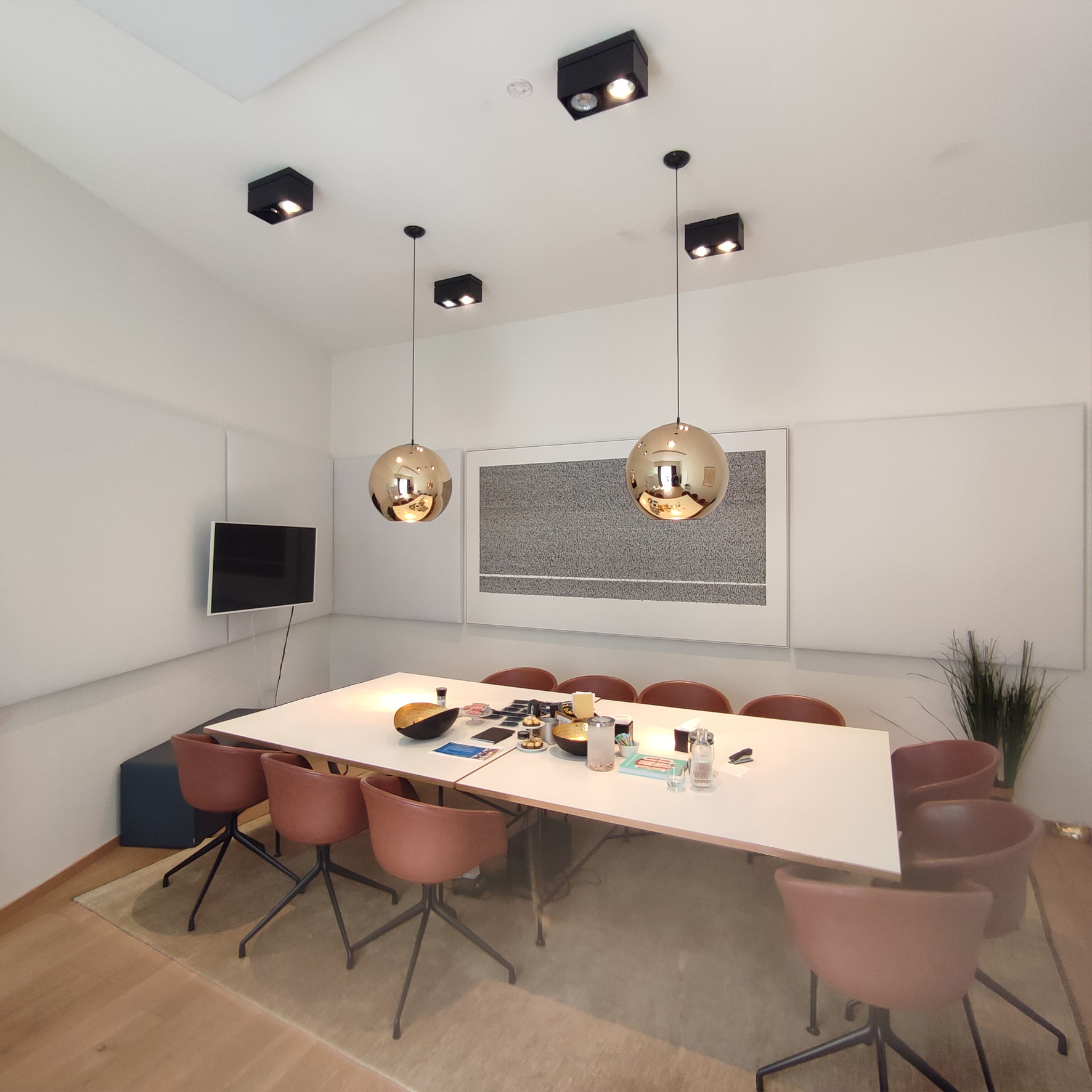 weißes Akustik-Wandpaneel für bessere Raumakustik