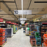 Deckenhänger aus Stahlverbundplatte mit wechselbarer Magnetfolie