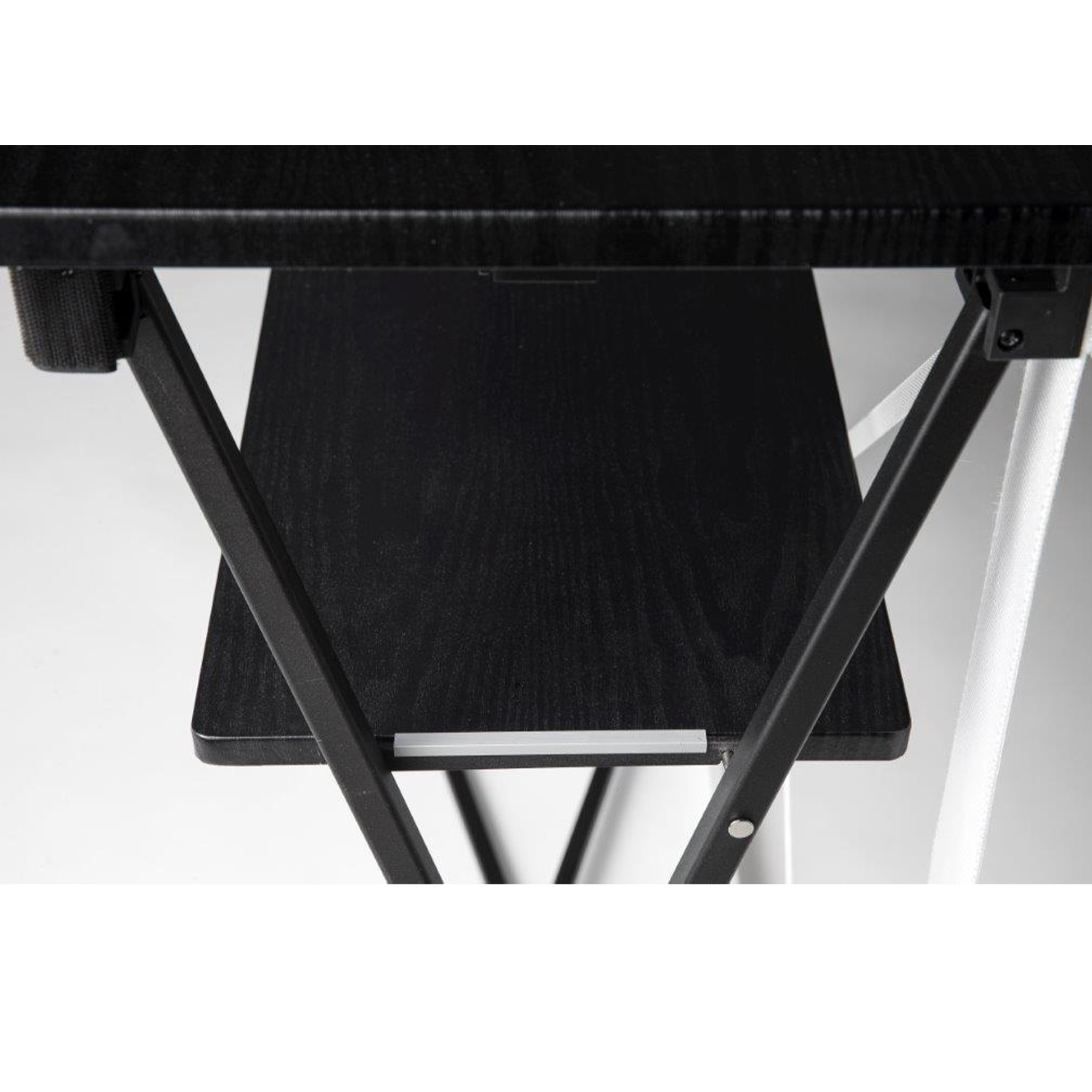 Mobile Messetheke mit Aluminiumrahmen und Ablage