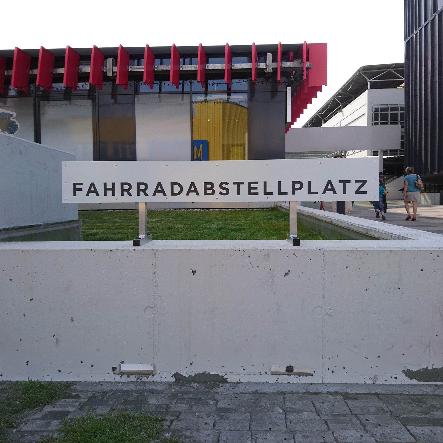 Parkplatzschild für Fahrräder zur Orientierung