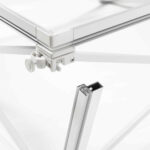 Aufbau einer Pop-Up Spinnenwand auf Eventfläche mit Branding