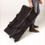 Transportable Spinnenwand in zusammengeklappter Form mit Tragetasche