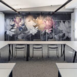 Wandgestaltung in einem Besprechungsraum mit Akustikwirkung